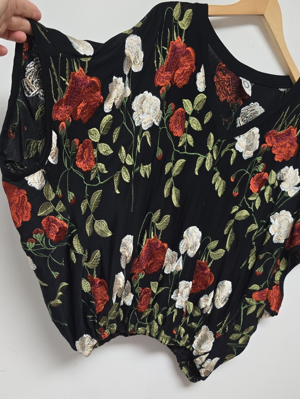 Akemi + Kin Anthropologie Top Blouse Size XS/S Floral Embroidered Black Relaxed - Picture 5 of 12